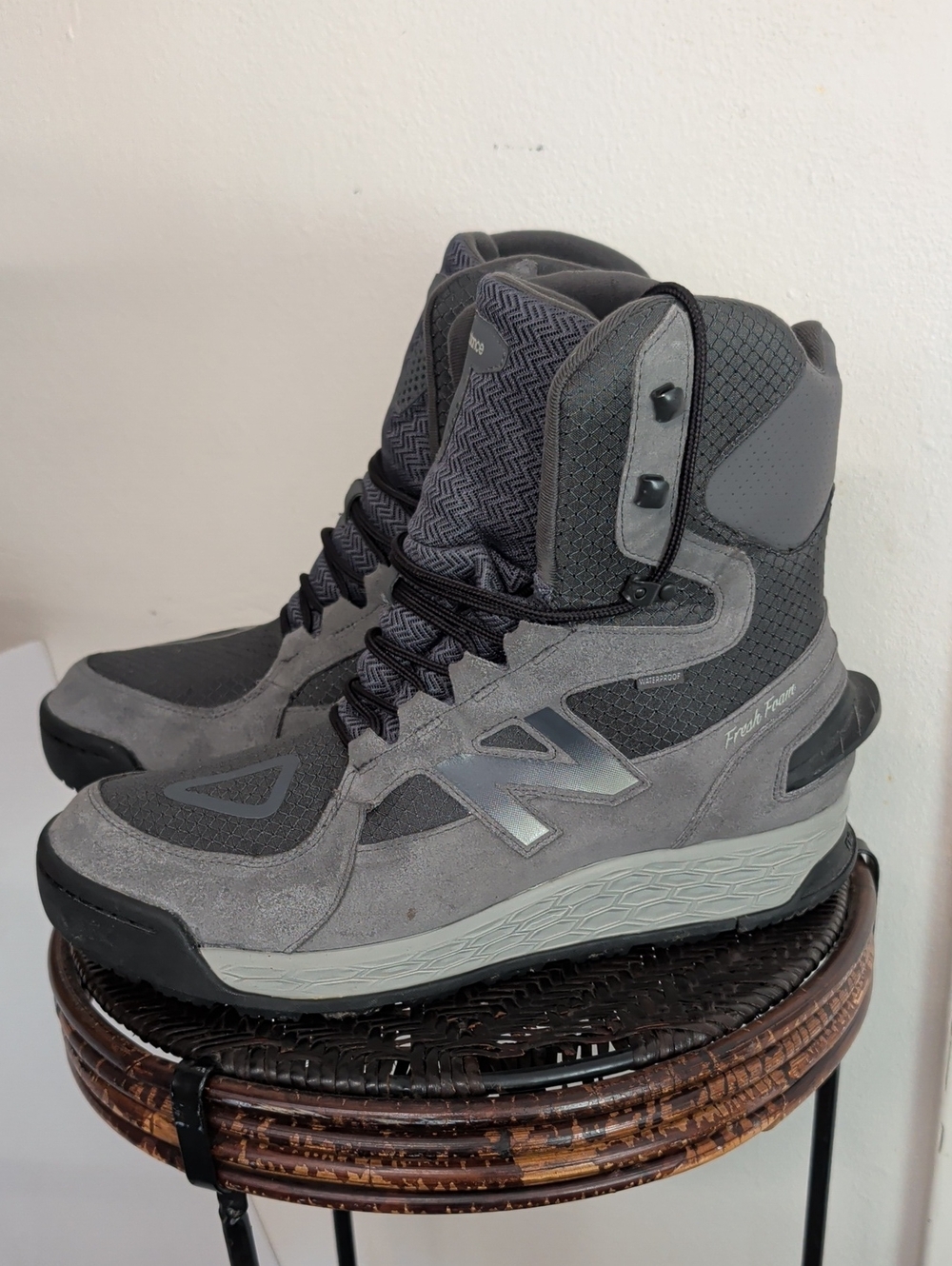 New Balance Fresh Foam Mens Boots BM1000GY Waterproof NB Heat Gray Size 15 D